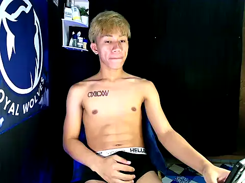 Snapshot of naughtyboyloy_0 chatting on 23, 11, 2025 naughtyboyloy 0 online show from 23, 11, 2025