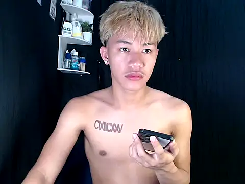 Snapshot of naughtyboyloy_0 chatting on 1, 12, 2025 naughtyboyloy 0 online show from 1, 12, 2025