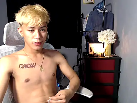 Snapshot of naughtyboyloy_0 chatting on 15, 12, 2025 naughtyboyloy 0 online show from 15, 12, 2025