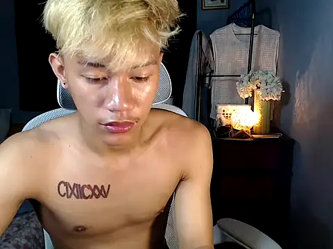 Snapshot of naughtyboyloy_0 chatting on 17, 12, 2025 naughtyboyloy 0 online show from 17, 12, 2025