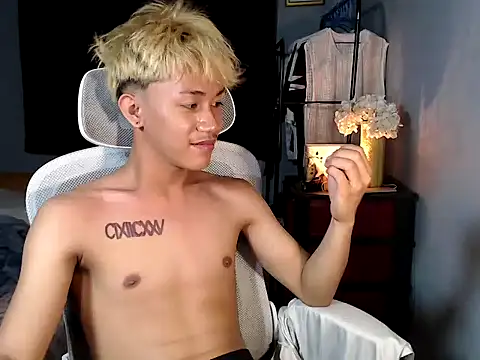 Snapshot of naughtyboyloy_0 chatting on 17, 12, 2025 naughtyboyloy 0 online show from 17, 12, 2025