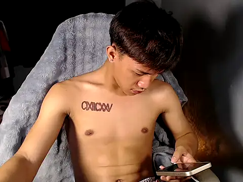 Snapshot of naughtyboyloy_0 chatting on 8, 4, 2026 naughtyboyloy 0 online show from 8, 4, 2026