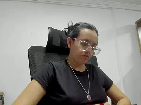 Snapshot of dalila_macherano1 chatting on 3, 10, 2025 dalila macherano1 online show from 3, 10, 2025