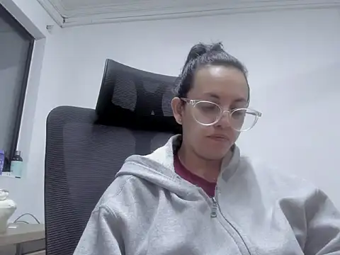 Snapshot of dalila_macherano1 chatting on 10, 10, 2025 dalila macherano1 online show from 10, 10, 2025