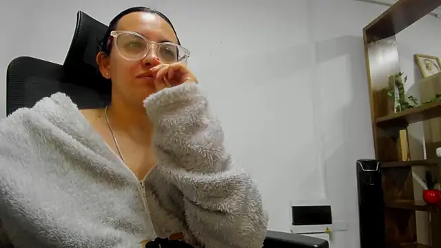 Snapshot of dalila_macherano1 chatting on 14, 10, 2025 dalila macherano1 online show from 14, 10, 2025