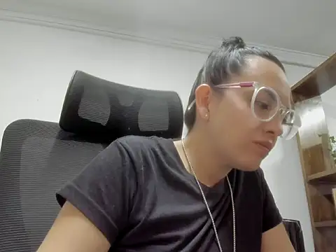 Snapshot of dalila_macherano1 chatting on 24, 10, 2025 dalila macherano1 online show from 24, 10, 2025