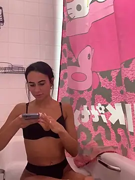 Snapshot of itsyourgirltee chatting on 29, 10, 2025 itsyourgirltee online show from 29, 10, 2025