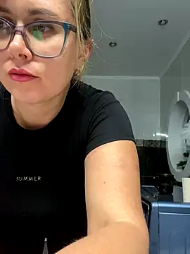 Crystal00Girl online show from 26, 10, 2025