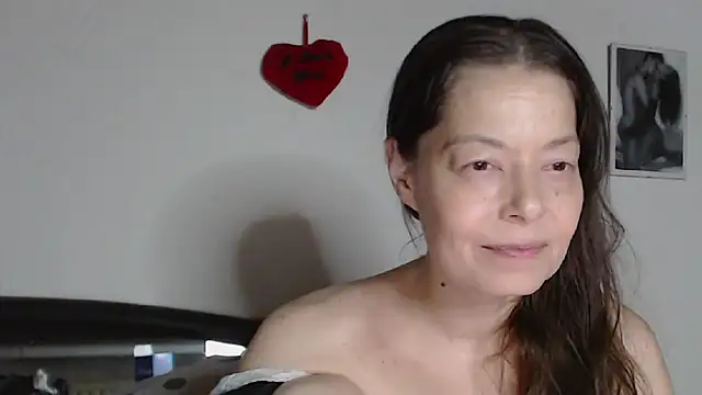 Snapshot of SexySarah177 chatting on 5, 4, 2026 SexySarah177 online show from 5, 4, 2026