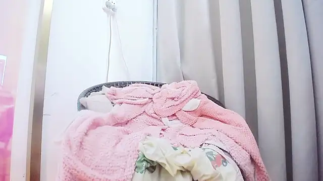 Snapshot of KateCondon chatting on 16, 11, 2025 KateCondon online show from 16, 11, 2025