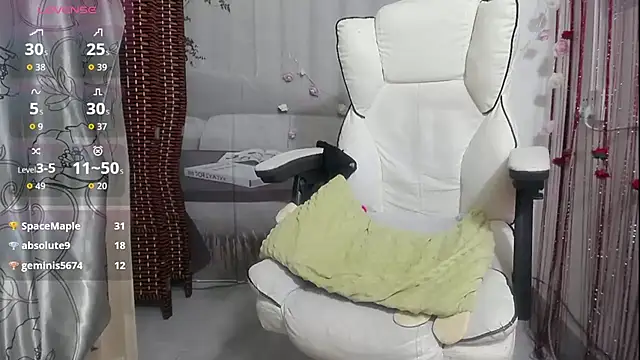 Snapshot of KateCondon chatting on 25, 11, 2025 KateCondon online show from 25, 11, 2025