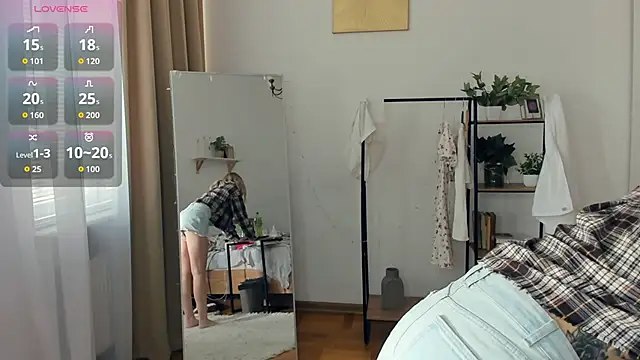 Snapshot of FaaBinaa chatting on 12, 4, 2026 FaaBinaa online show from 12, 4, 2026