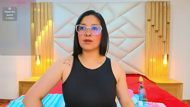 Snapshot of Alana_steel_1 chatting on 19, 11, 2025 Alana steel 1 online show from 19, 11, 2025