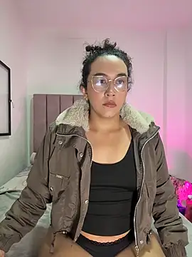 Snapshot of alehia_cute chatting on 6, 8, 2026 alehia cute online show from 6, 8, 2026