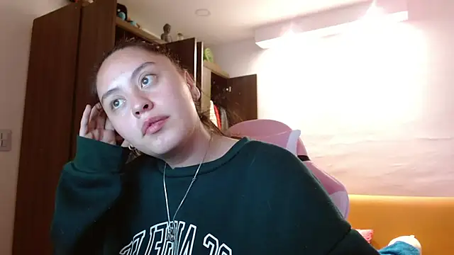 Snapshot of madissooon__ chatting on 12, 11, 2025 madissooon online show from 12, 11, 2025