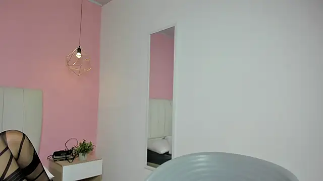 elisabethflores online show from 10, 11, 2025