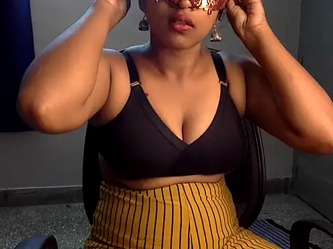 Hot-Honey20 online show from 24, 10, 2025