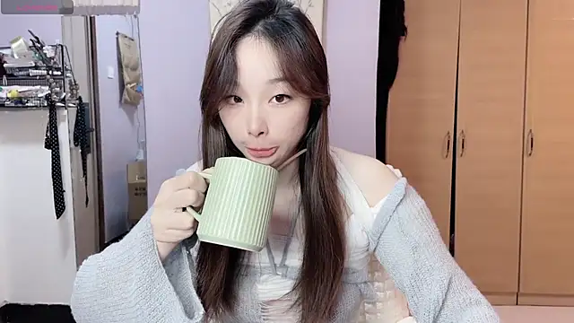 Y2Luvk online show from 10, 11, 2025