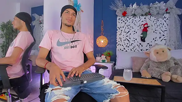 Adonis WB online show from 4, 12, 2025