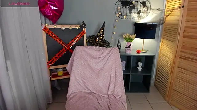 mishapallmer online show from 21, 10, 2025