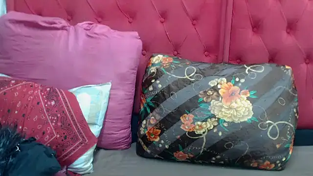 BUNNYCHOWX28 online show from 10, 2, 2026