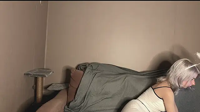 Snapshot of snowy_lisa chatting on 22, 10, 2025 snowy lisa online show from 22, 10, 2025