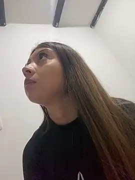 Sara-cooper2 online show from 4, 2, 2026