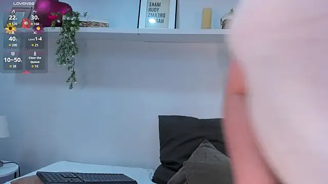 Nicolle Evanss  online show from 10, 4, 2026