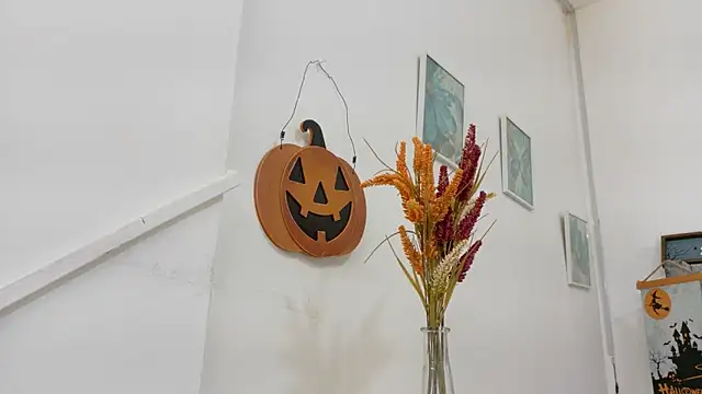 Lizbeth Rouse online show from 31, 10, 2025