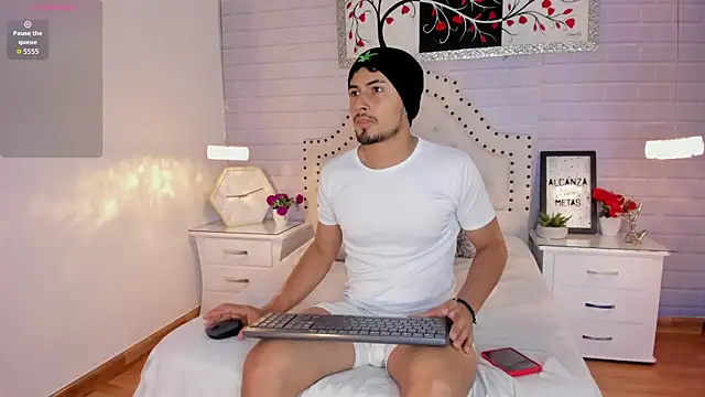 Snapshot of Valentiinoss chatting on 5, 1, 2026 Valentiinoss online show from 5, 1, 2026