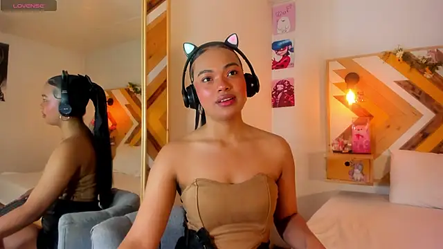 Snapshot of SoleneFontaine chatting on 14, 10, 2025 SoleneFontaine online show from 14, 10, 2025