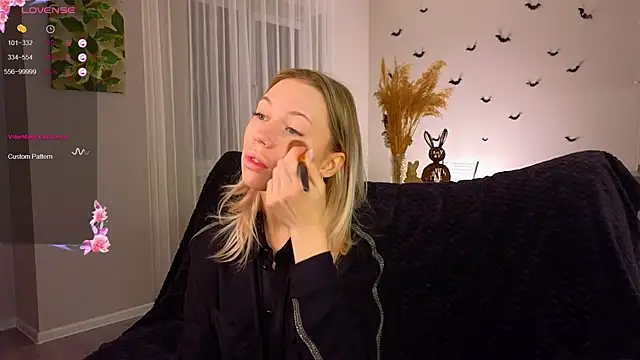 NyxaThorn online show from 6, 11, 2025