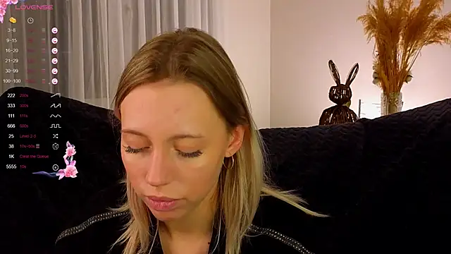 NyxaThorn online show from 9, 11, 2025