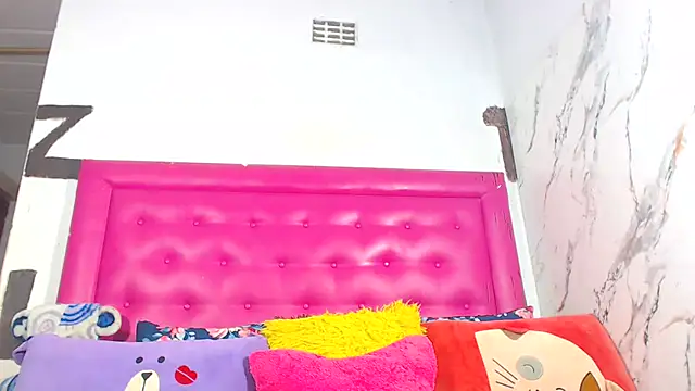 Snapshot of LoloQueen5 chatting on 15, 7, 2026 LoloQueen5 online show from 15, 7, 2026