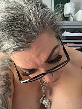 dieseldame1313 online show from 5, 4, 2026