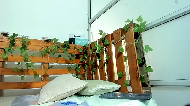 Snapshot of cris_dulce chatting on 7, 4, 2026 cris dulce online show from 7, 4, 2026