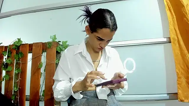 Snapshot of cris_dulce chatting on 15, 4, 2026 cris dulce online show from 15, 4, 2026