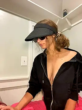 Snapshot of Lilamelon chatting on 6, 10, 2025 Lilamelon online show from 6, 10, 2025