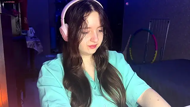 LauretteRagar online show from 6, 11, 2025