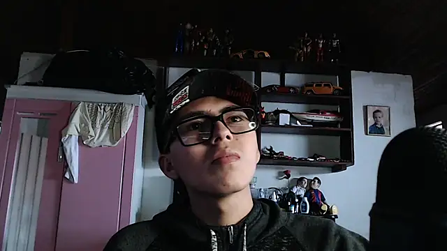 BADBOY200402 online show from 28, 11, 2025