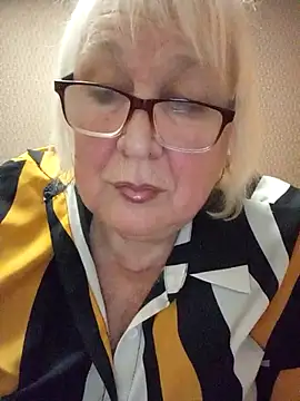 Snapshot of Alexia64231 chatting on 31, 10, 2025 Alexia64231 online show from 31, 10, 2025