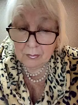 Snapshot of Alexia64231 chatting on 3, 11, 2025 Alexia64231 online show from 3, 11, 2025