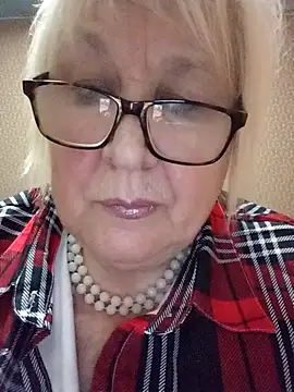 Snapshot of Alexia64231 chatting on 5, 11, 2025 Alexia64231 online show from 5, 11, 2025