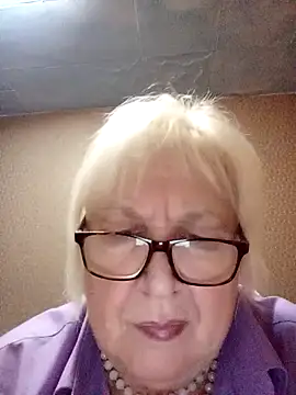 Snapshot of Alexia64231 chatting on 6, 11, 2025 Alexia64231 online show from 6, 11, 2025