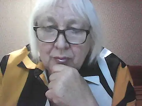 Snapshot of Alexia64231 chatting on 4, 12, 2025 Alexia64231 online show from 4, 12, 2025