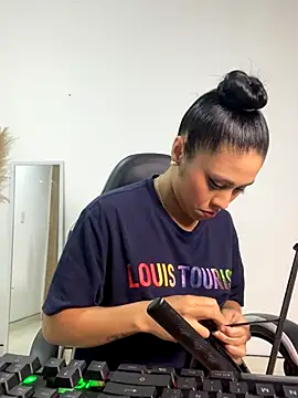 LuluMonroe Eup online show from 5, 11, 2025