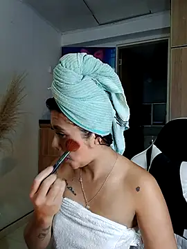 Snapshot of LuluMonroe_Eup chatting on 7, 5, 2026 LuluMonroe Eup online show from 7, 5, 2026
