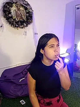 Snapshot of VioletaBliss1 chatting on 8, 10, 2025 VioletaBliss1 online show from 8, 10, 2025