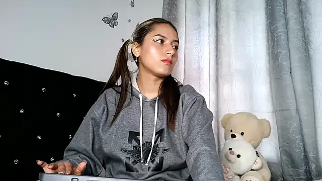 Snapshot of abella-lemus chatting on 25, 11, 2025 abella-lemus online show from 25, 11, 2025