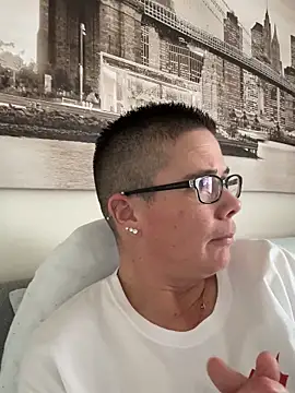 Snapshot of voluptuous-minx chatting on 4, 12, 2025 voluptuous-minx online show from 4, 12, 2025